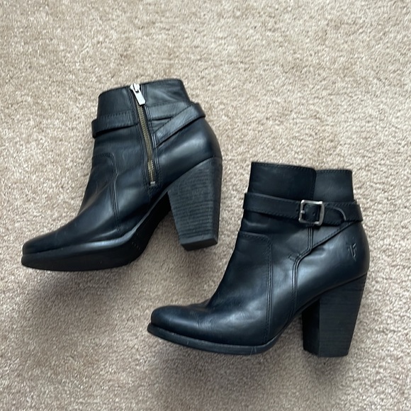 ❤️Gorgeous❤️ The perfect Frye heeled bootie!  Black leather size 8.5 - Picture 7 of 15